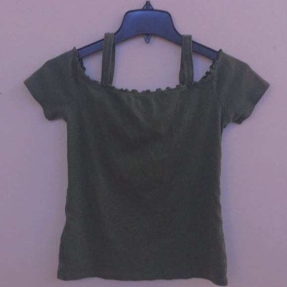 green off the shoulder t-shirt - Picture 3 of 3
